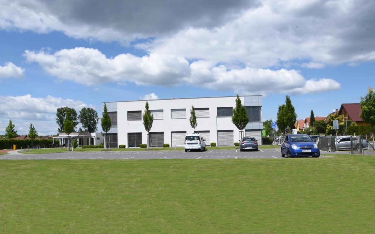 Hotel Harmony Medical & Wellness-Free Parking, 1,8Km From The Center Kroměříž Exteriör bild