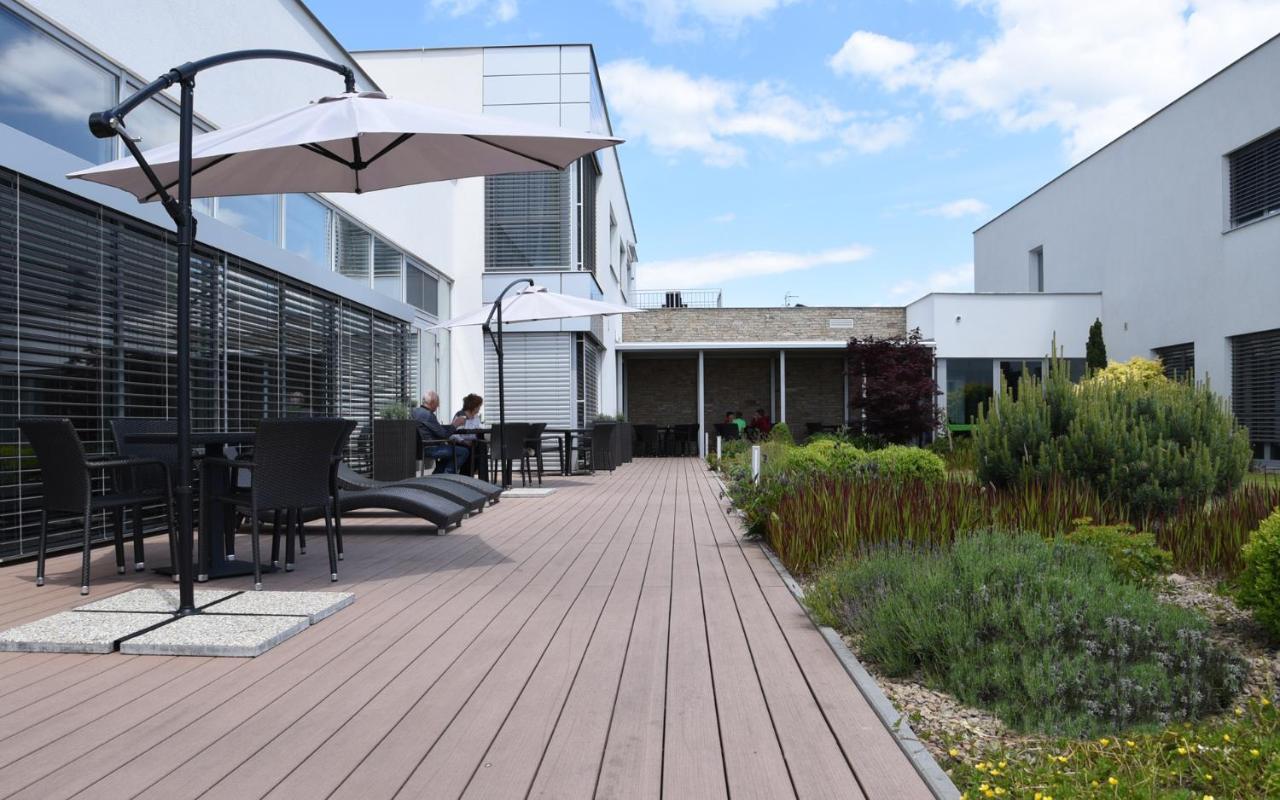 Hotel Harmony Medical & Wellness-Free Parking, 1,8Km From The Center Kroměříž Exteriör bild