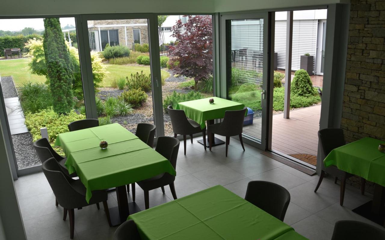Hotel Harmony Medical & Wellness-Free Parking, 1,8Km From The Center Kroměříž Exteriör bild