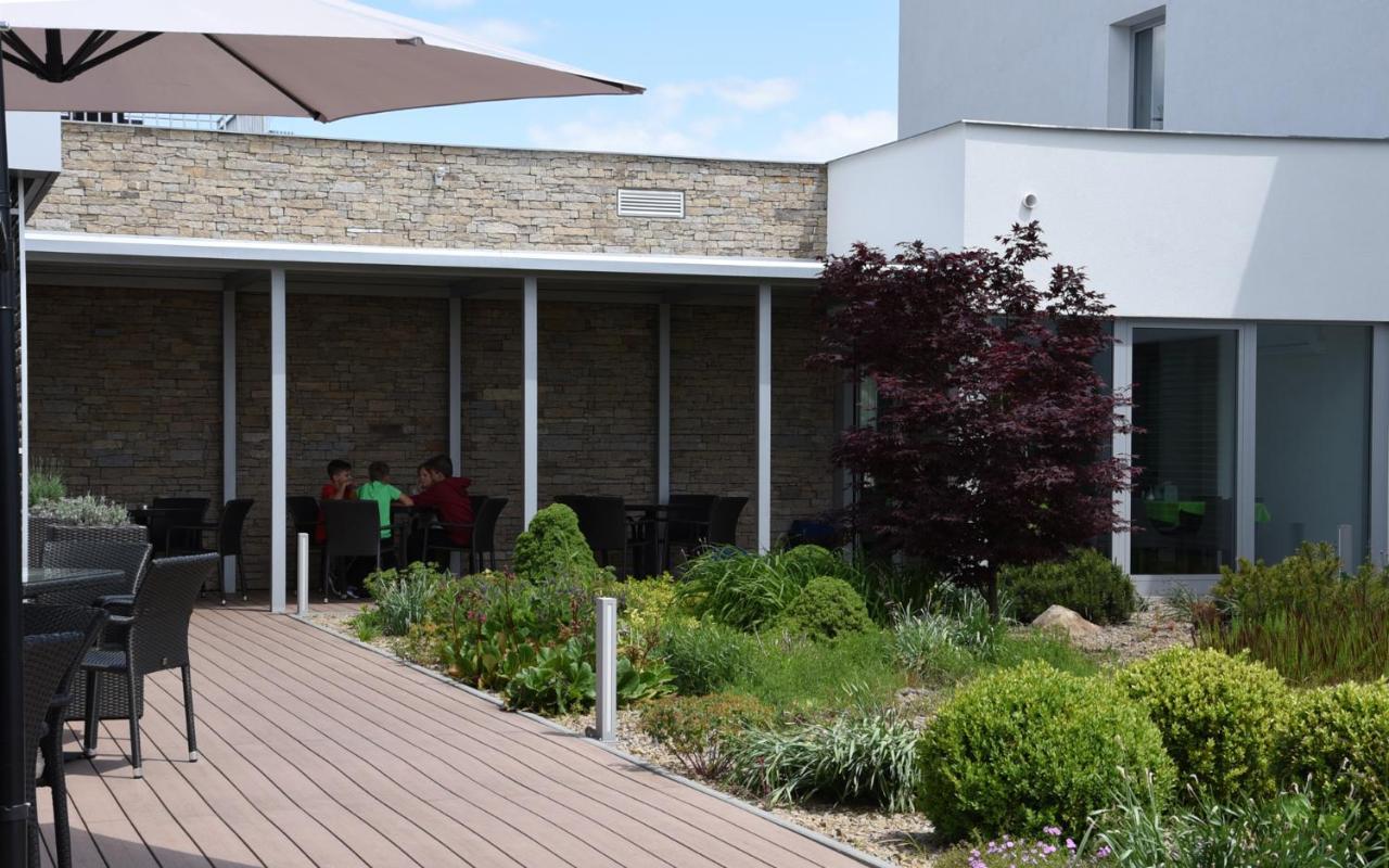 Hotel Harmony Medical & Wellness-Free Parking, 1,8Km From The Center Kroměříž Exteriör bild