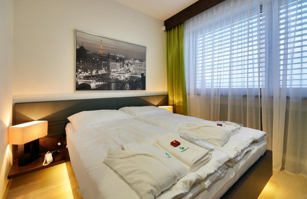 Hotel Harmony Medical & Wellness-Free Parking, 1,8Km From The Center Kroměříž Rum bild