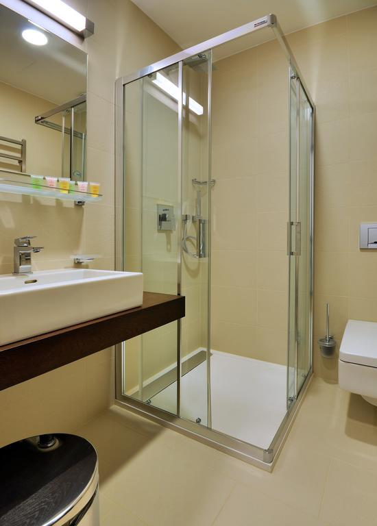 Hotel Harmony Medical & Wellness-Free Parking, 1,8Km From The Center Kroměříž Rum bild