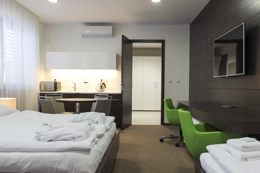 Hotel Harmony Medical & Wellness-Free Parking, 1,8Km From The Center Kroměříž Exteriör bild