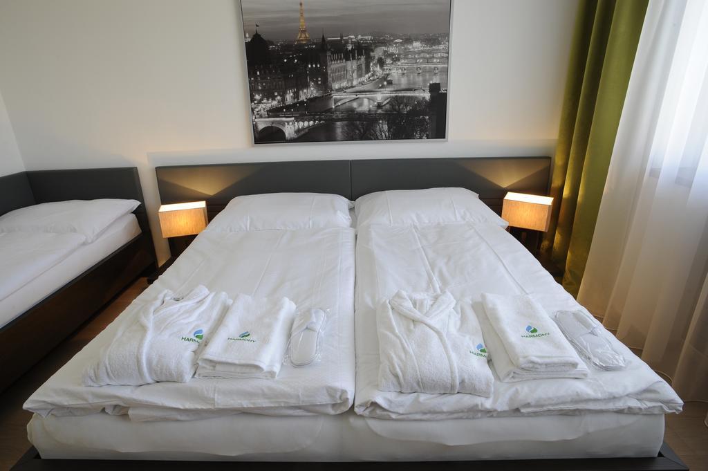 Hotel Harmony Medical & Wellness-Free Parking, 1,8Km From The Center Kroměříž Rum bild