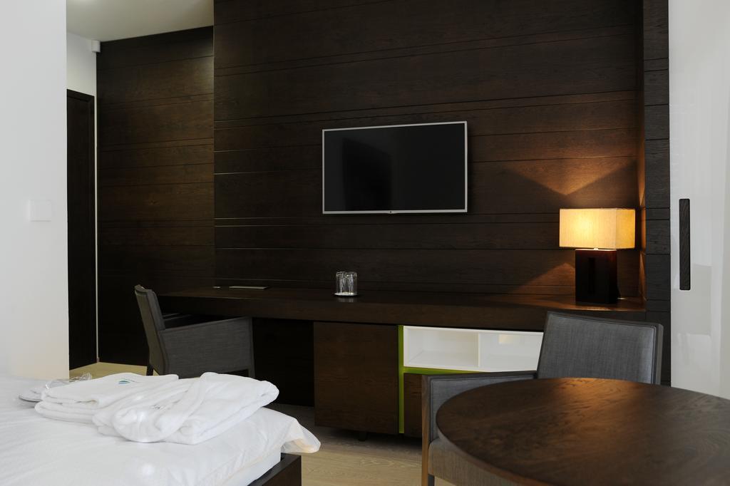 Hotel Harmony Medical & Wellness-Free Parking, 1,8Km From The Center Kroměříž Rum bild