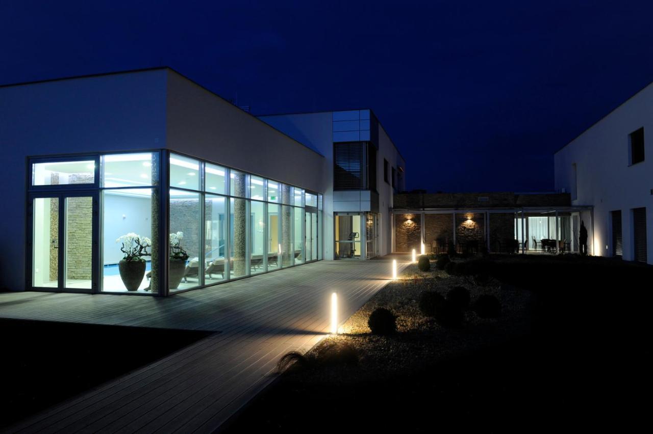 Hotel Harmony Medical & Wellness-Free Parking, 1,8Km From The Center Kroměříž Exteriör bild